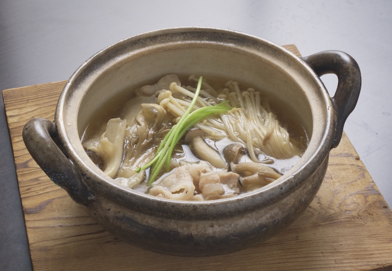 きのこと豚バラ肉の小鍋、和食、小手指しみずの料理。
