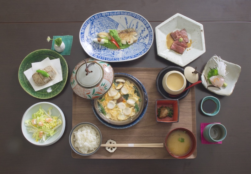 2025年12月の懐石定食の俯瞰写真。