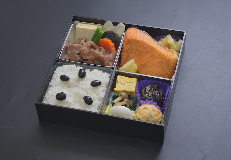 （小手指しみずの）法事法要の松花堂仕出し弁当の写真。