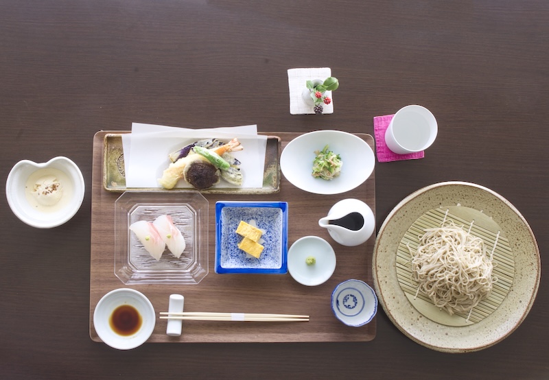 小手指しみずの昼の蕎麦セットの写真