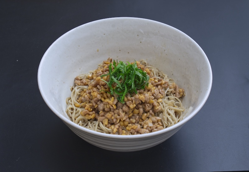 （小手指しみずの）納豆ひき肉炒め蕎麦の写真