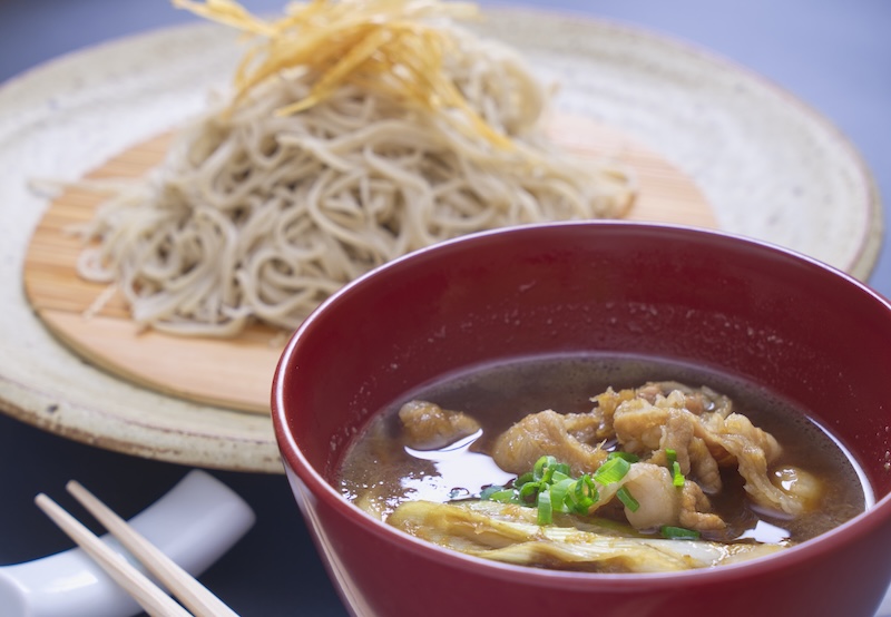 （小手指しみずの）おろしごぼうの肉汁蕎麦の写真